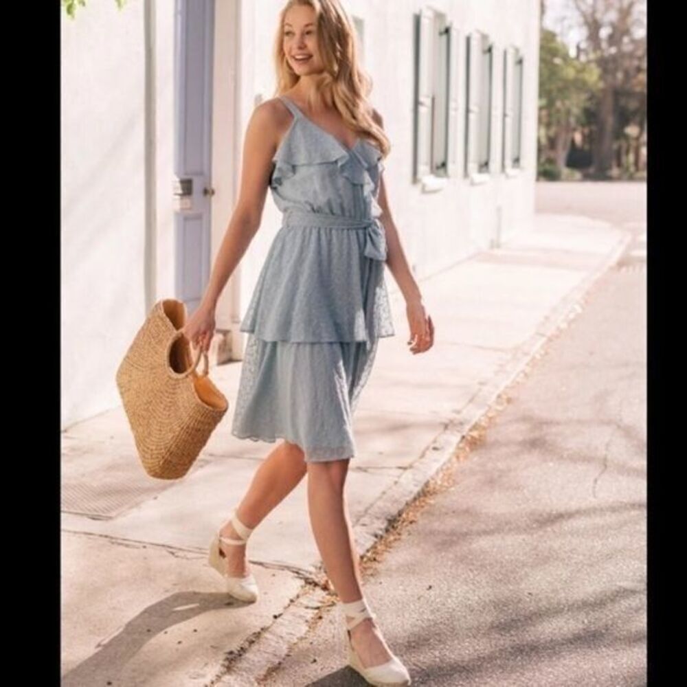 Gal meet glam Helena eyelet dressing breeze 12